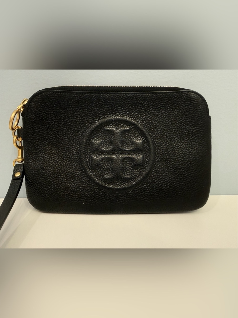 Tory Burch Perry Bombé Wristlet Black Pebbled Leather Embossed Logo